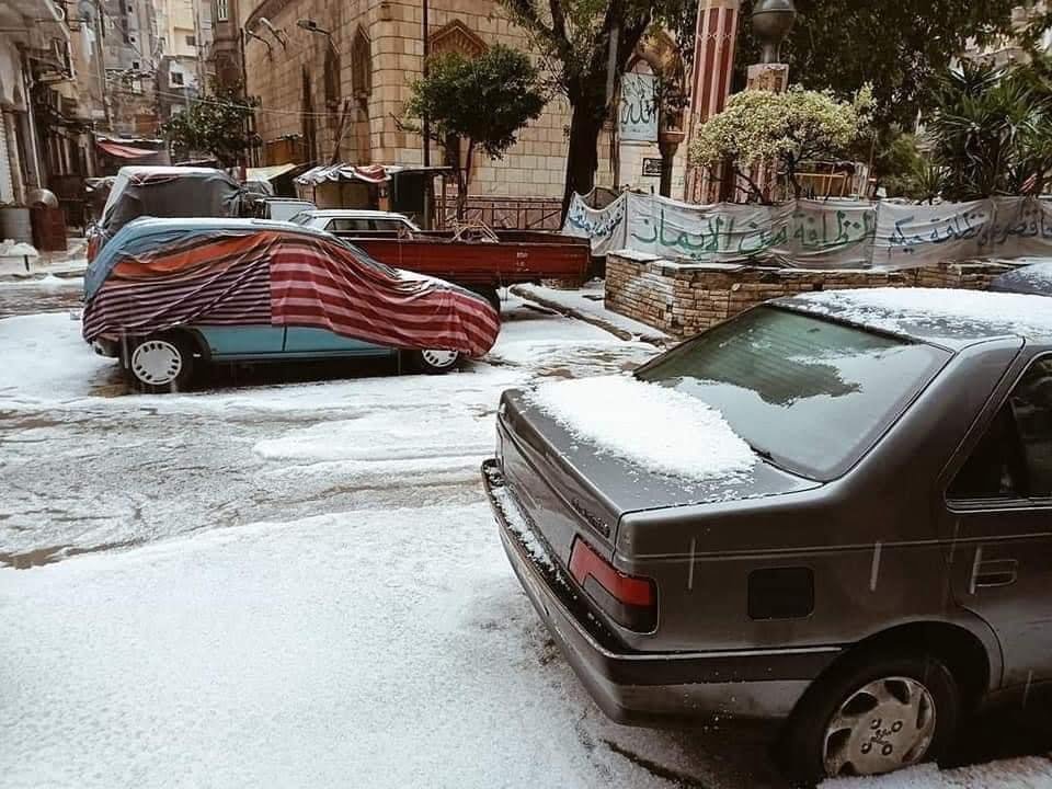 الثلوج تغطي شوارع وميادين الإسكندرية